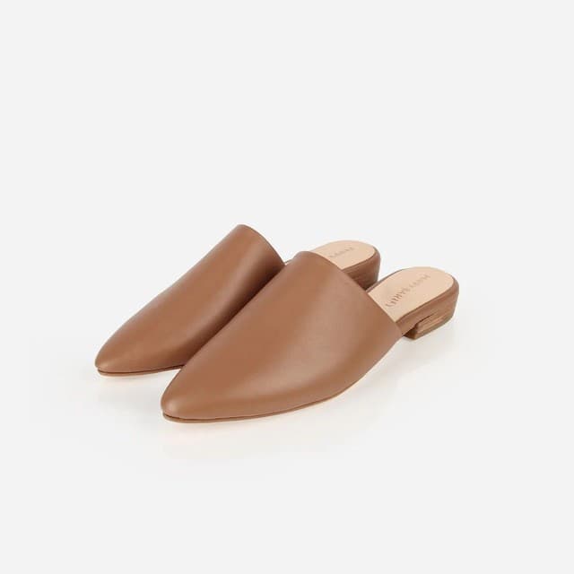 Product item flying into a PDF lookbook